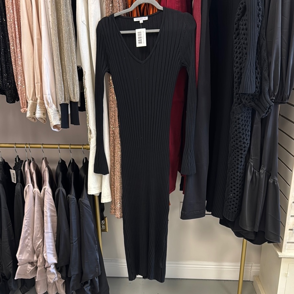 Elegant Black Ribbed Knit Dress